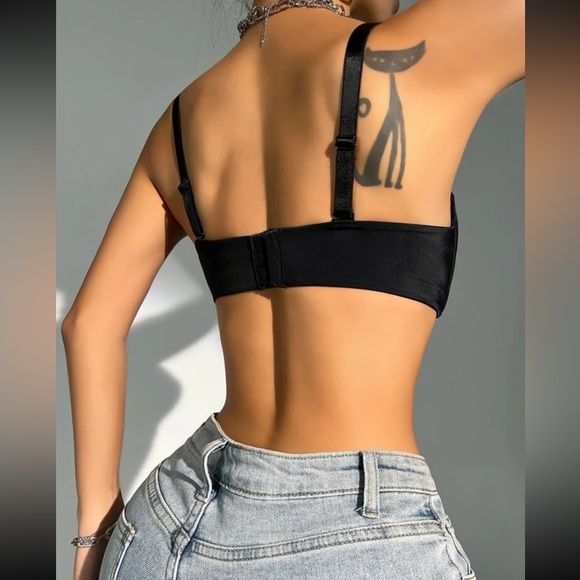 Deep Cut Bra - Picture 2 of 3
